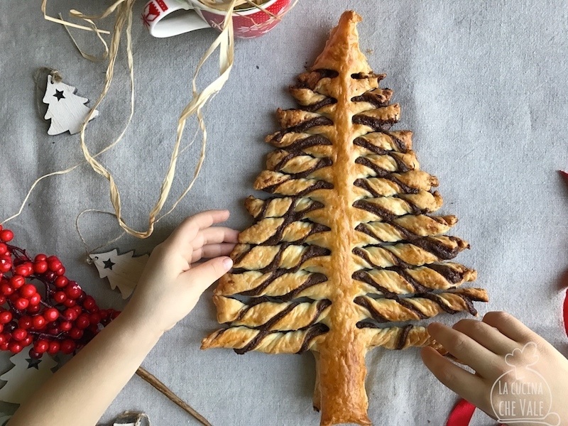 Albero Di Natale Pasta Sfoglia.Pasta Sfoglia Con Nutella A Forma Di Albero Di Natale