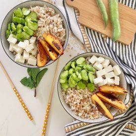 La ricetta della bowl estiva di riso e cereali è un piatto estivo fresco e gustoso pronto in 15 minuti. Il mix di ingredienti che ho usato vi stupirà!