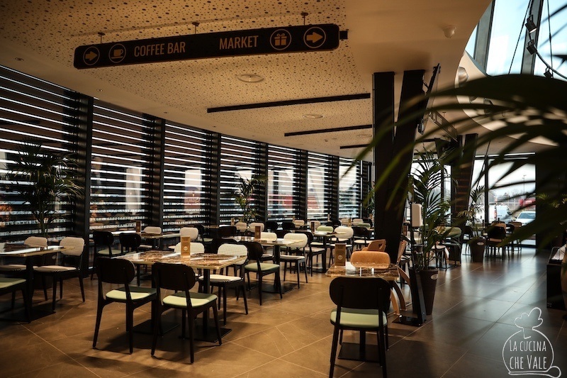 Riapre a Milano l'Autogrill Villoresi Ovest dopo una importante ristrutturazione, dal passato al futuro, dal 1958 al 2020. Tante novità food e innovazione.