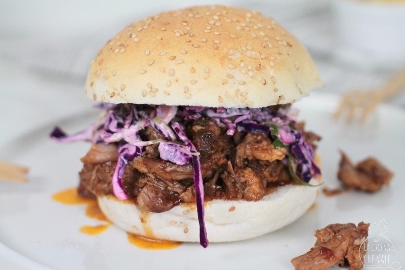Il pulled pork è un piatto gustoso, da preparare con la tecnica della cottura a bassa temperatura, si scioglie in bocca ed è molto saporito.