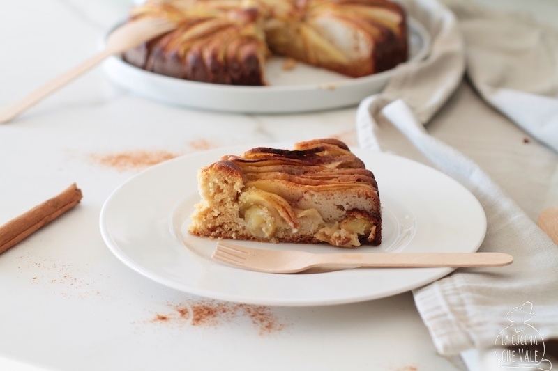 Torta di mele senza glutine e lattosio e senza zucchero. Un dolce perfetto per tutti e facile da fare.