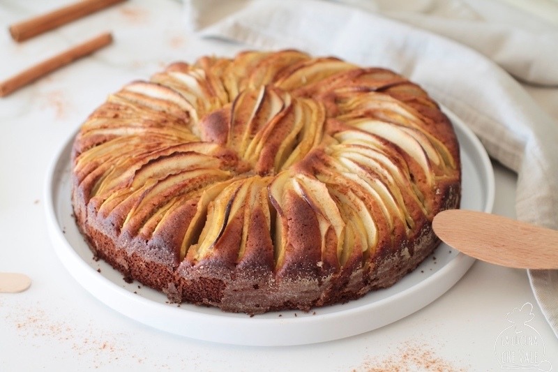 Torta di mele senza glutine e lattosio e senza zucchero. Un dolce perfetto per tutti e facile da fare.