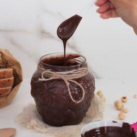 Nutella fatta in casa ma con solo 2 ingredienti, sana, facile e veloce. Prova a farla, ci vogliono solo 5 minuti.